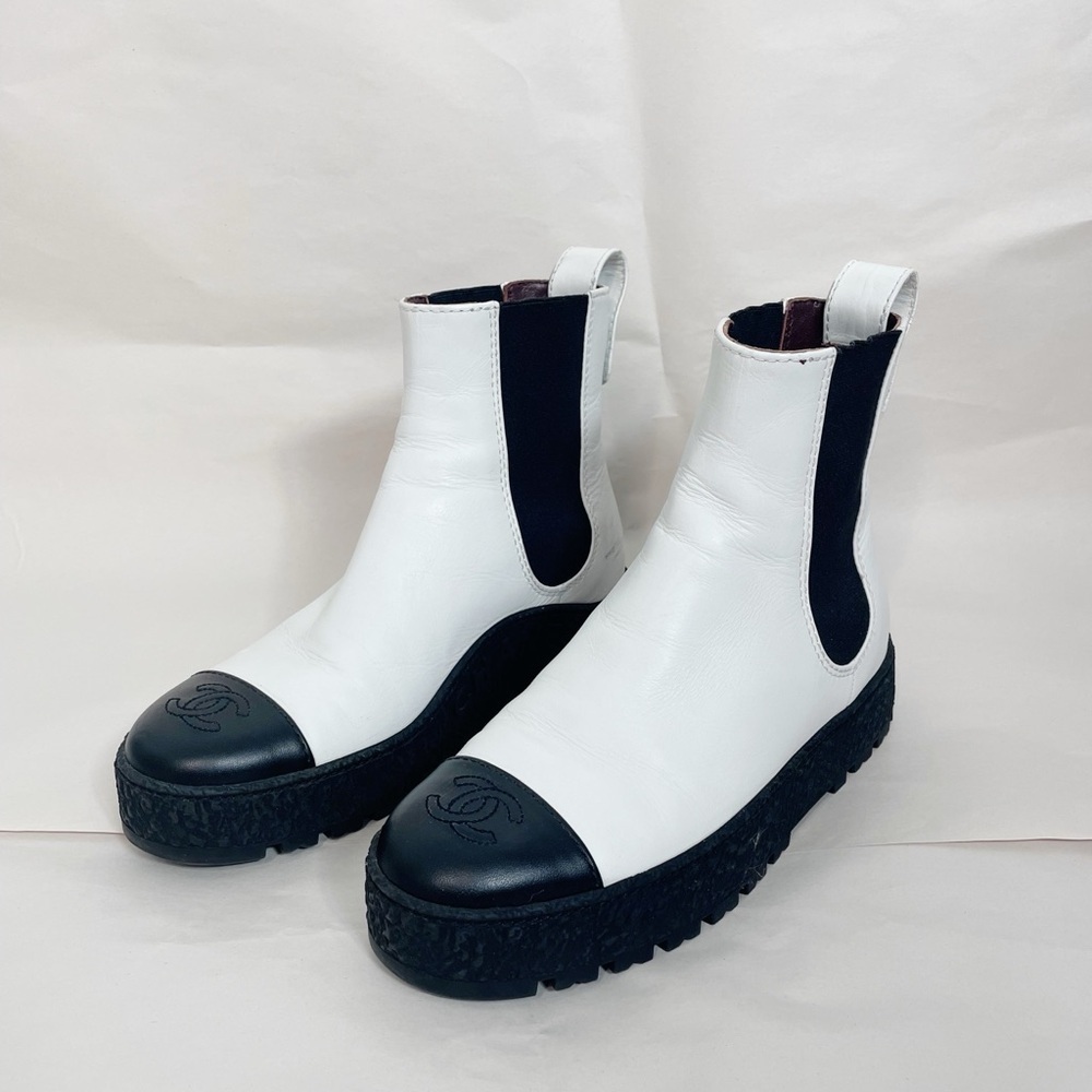 CHANEL Calfskin Cap Toe CC Turn lock Ankle Boots - Picture 4 of 10